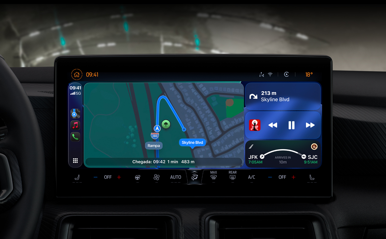 CarPlay exibe o itinerário no Mapas, o Apple Music, as informa??es de um voo e widgets