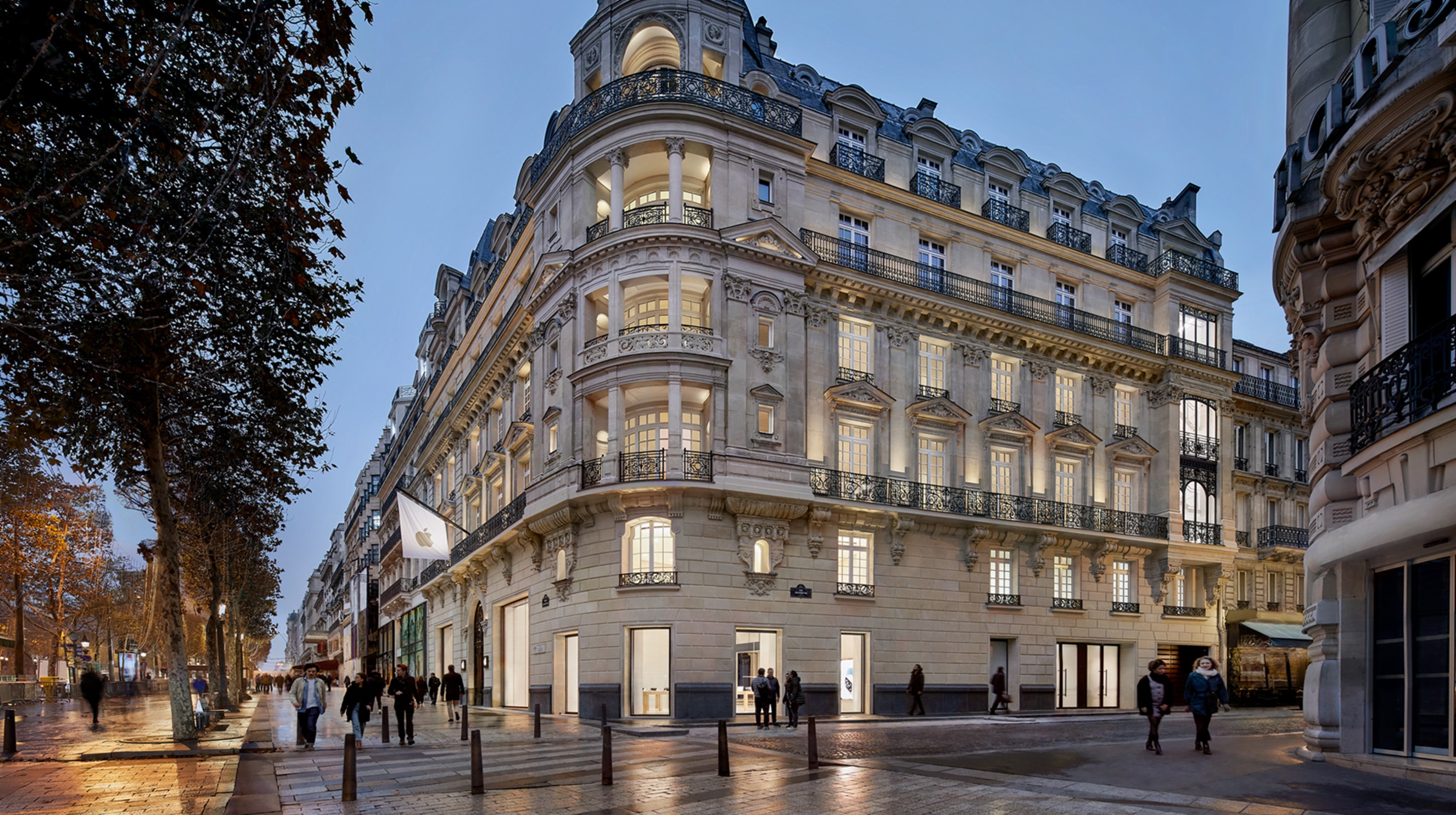 Apple Champs-élysées à Paris, Champs-élysées