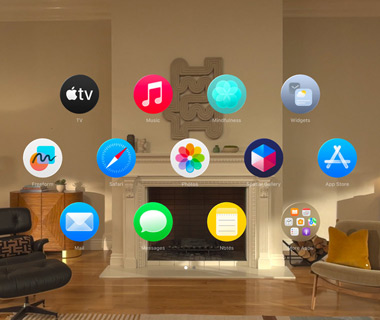 Vue d’accueil de l’Apple?Vision?Pro. Diverses ic?nes d’apps flottent dans un espace tridimensionnel dans un salon.