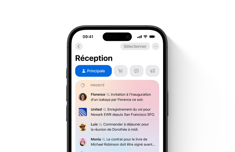 Un iPhone montre une bo?te de réception dans l’app Mail avec les messages importants surlignés d’une couleur différente dans la partie supérieure