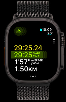 Apple Watch Ultra 2 顯示多項(xiàng)目運(yùn)動(dòng)功能中的游泳時(shí)長(zhǎng)、配速及距離。