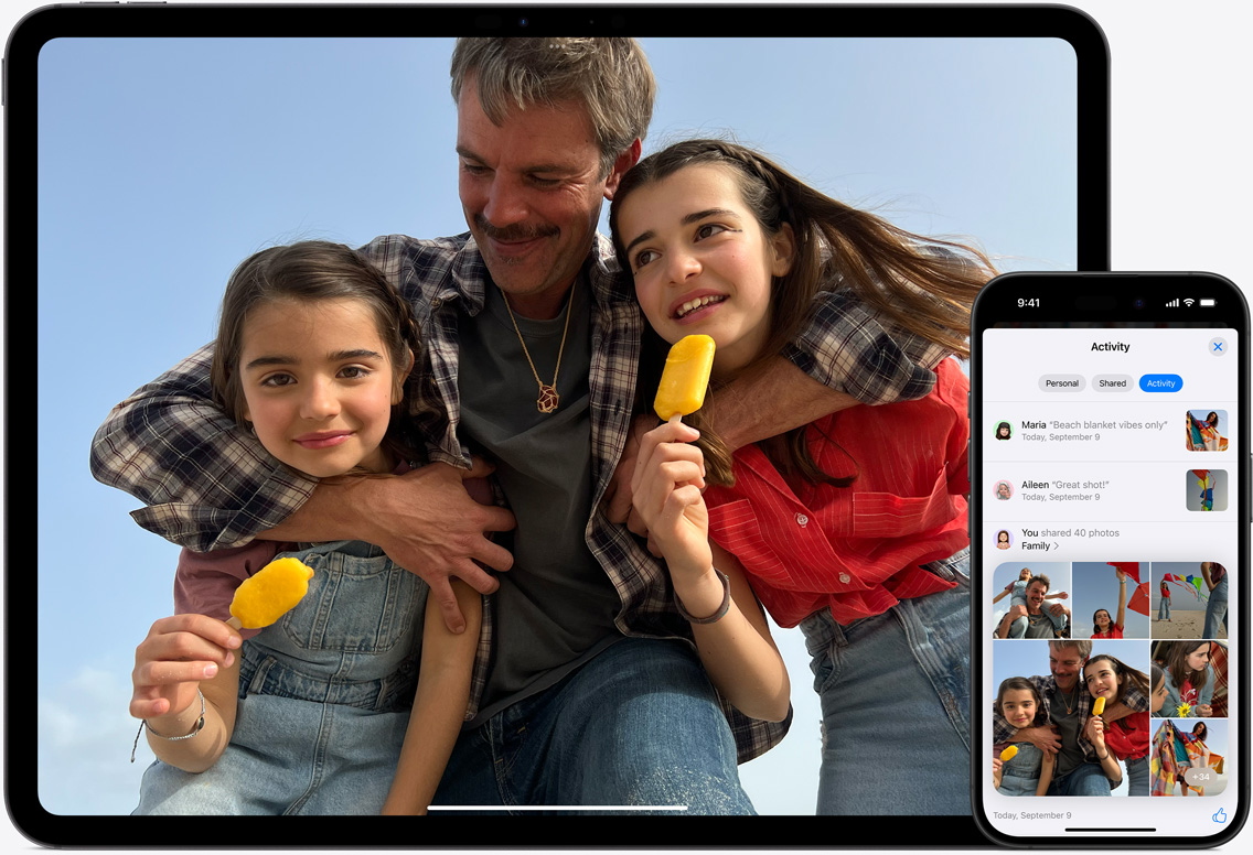 iPad 及 iPhone 螢幕正顯示 iCloud 相片，是一位父親及兩個女兒在沙灘上的影像