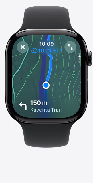 Apple Watch Series 10 的正面，地圖 app 畫面顯示遠(yuǎn)足路線圖。