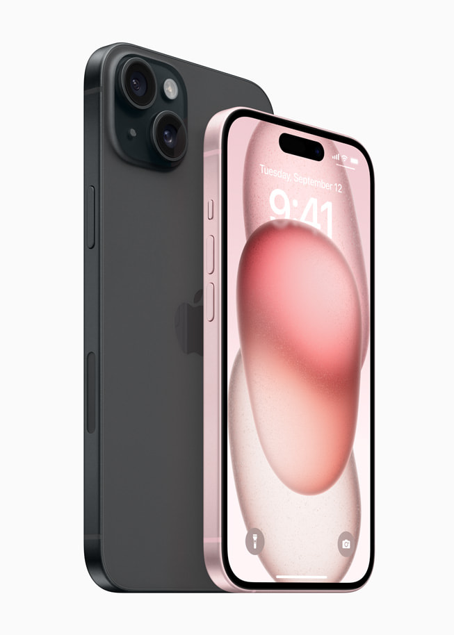 iPhone 15 Plus berwarna hitam ditampilkan dari belakang di samping iPhone 15 berwarna pink, yang ditampilkan dari bagian depan.