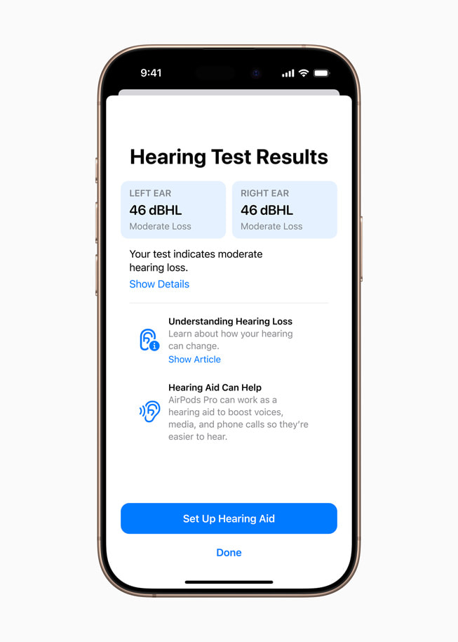 Un iPhone?16 Pro accompagné d’AirPods?Pro affiche les résultats d’un Test d’audition.