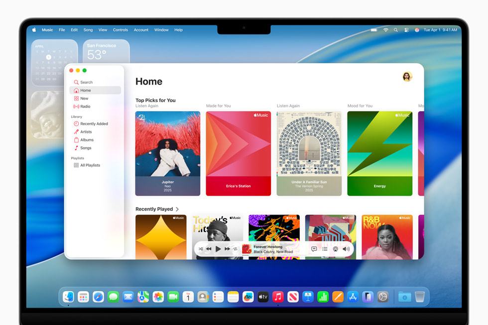 Apple Music auf einem 16" MacBook Pro mit dem neuen Design in macOS Tahoe.