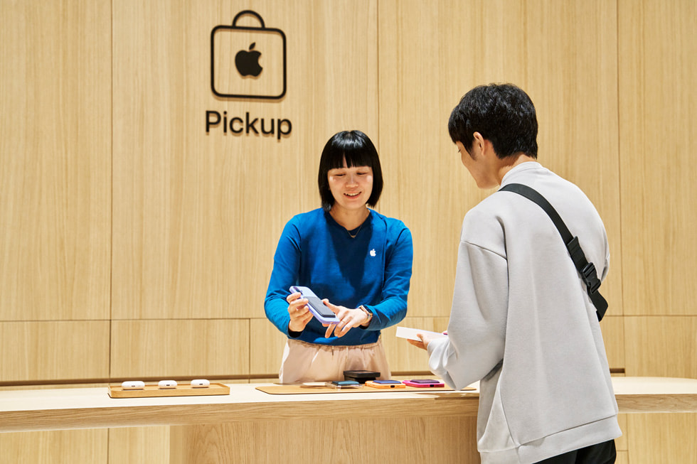 Apple 梅田の店內(nèi)にあるApple Pickupの専用エリア。