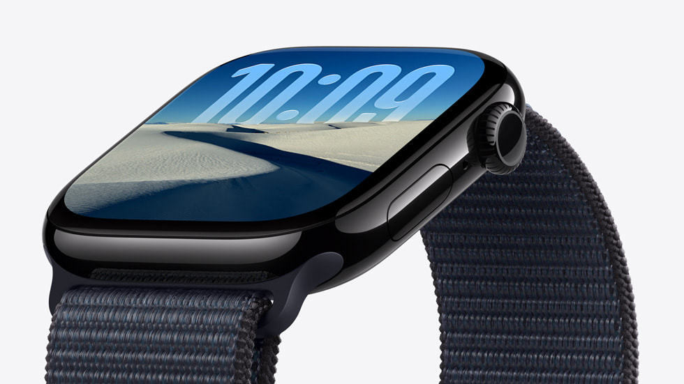 Close-up onder een hoek van een wijzerplaat op Apple Watch Series 11.