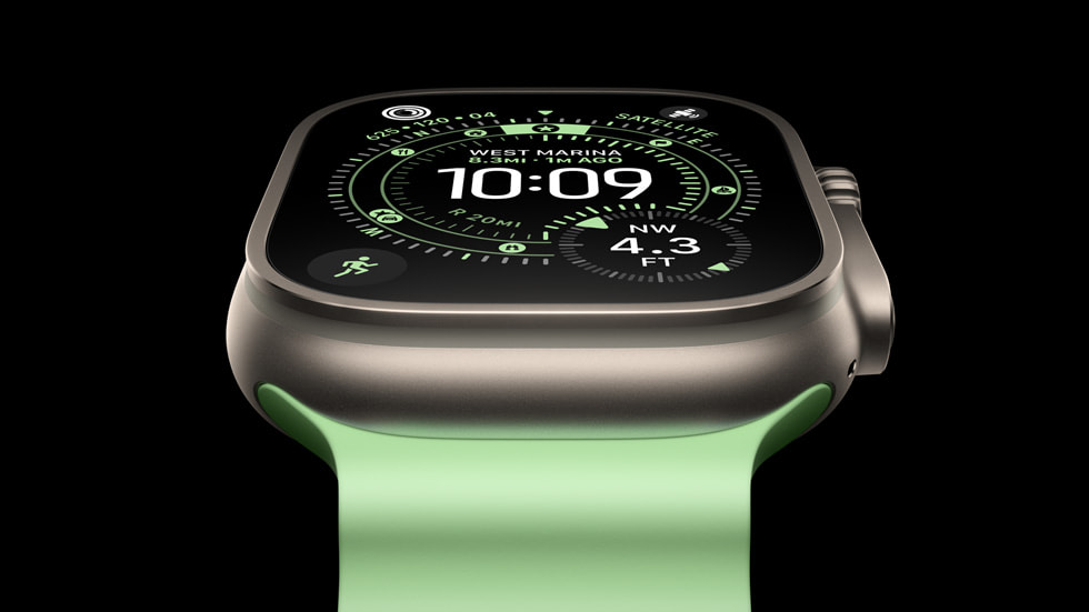 Belirli bir a??yla duran Apple Watch Ultra 3.