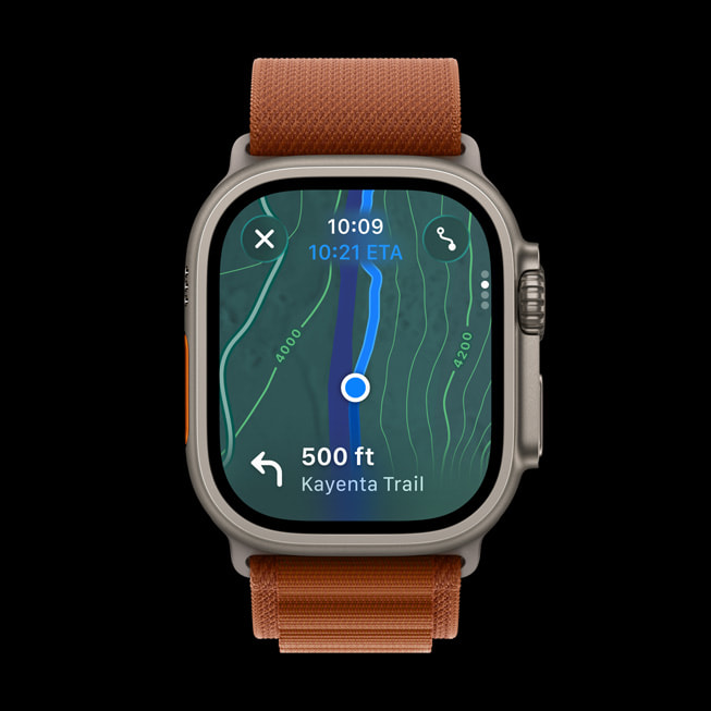 Belirli bir a??yla duran Apple Watch Ultra 3’te do?a yürüyü?ü haritas?nda kullan?c?n?n konumu g?rülüyor.