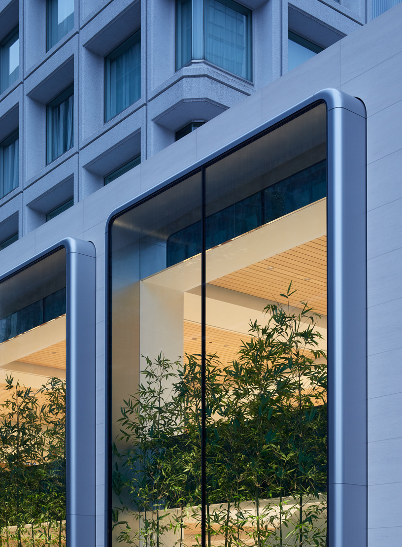 ????? ????? ???????? ??? ?????? ?? ???? Apple Marunouchi.