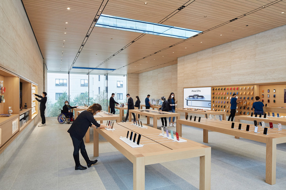 Apple Ba?dat Caddesi'nin üst kat?ndan cadde g?rünümü.