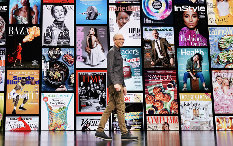 Roger Rosner Steve Jobs Theater’?n sahnesinde.