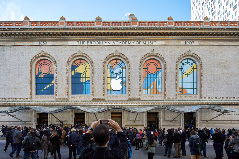 Brooklyn Müzik Akademisi’nde Apple Keynote etkinli?inin konuklar?.