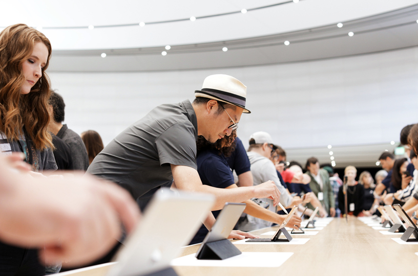 ?????? ?? ????? ??????? ??????? ?? ???? Steve Jobs Theater.