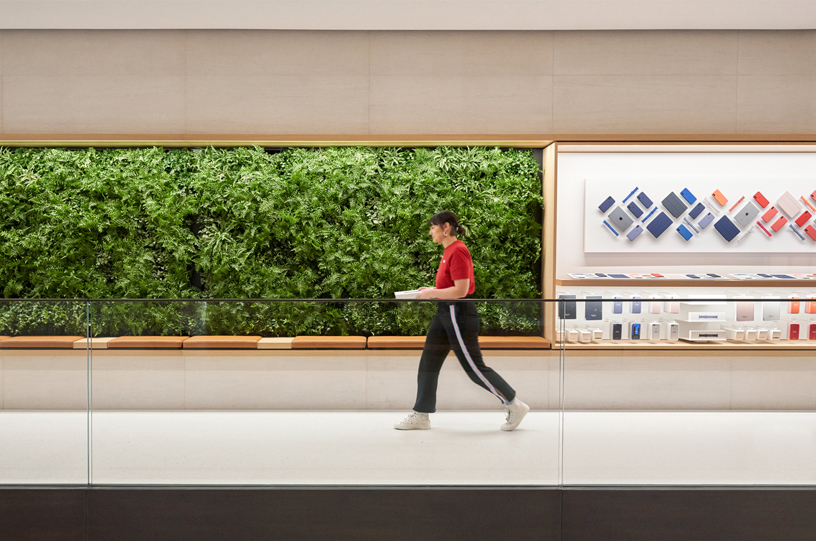 Di?er tüm Apple Store’lar gibi Apple Champs-élysées de yüzde 100 yenilenebilir enerji kullan?yor.