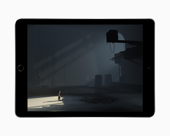 iPad ekran?nda Playdead’in INSIDE bulmaca oyunundan karanl?k, ma?arams? bir binadaki karakteri g?rülüyor
