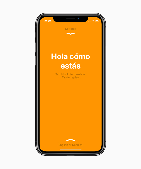 iPhone X, ?spanyolca bir cümleyi ?eviren turuncu iTranslate ekran?n? g?steriyor