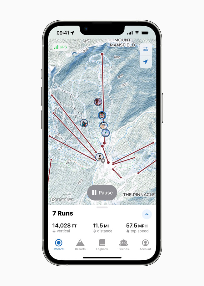 Gümü? rengi iPhone 13 Pro’da ?al??an Slopes.