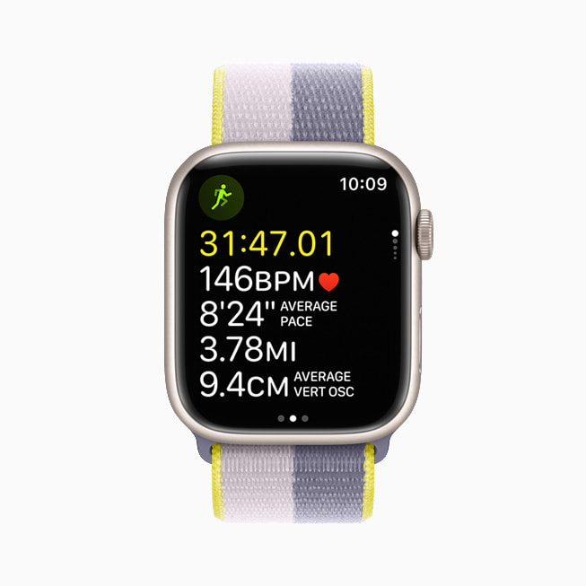 Apple Watch Series 7 yeni Dikey Sal?n?m ?l?ümünü g?steriyor.
