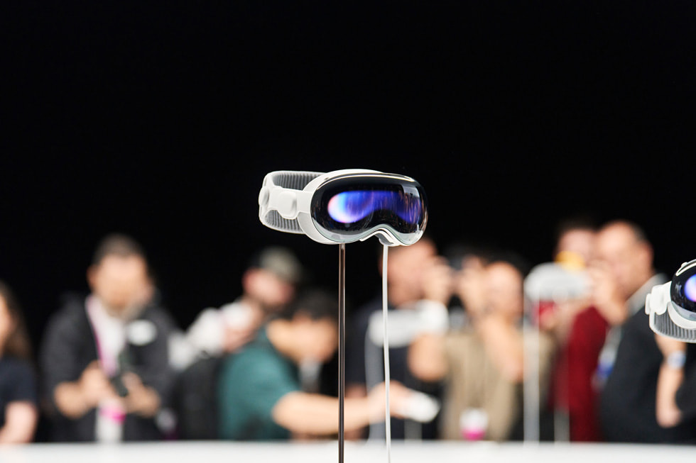 ???? ????? ?? ?????? ????? Apple?Vision Pro ??????? ?? Apple?Park.