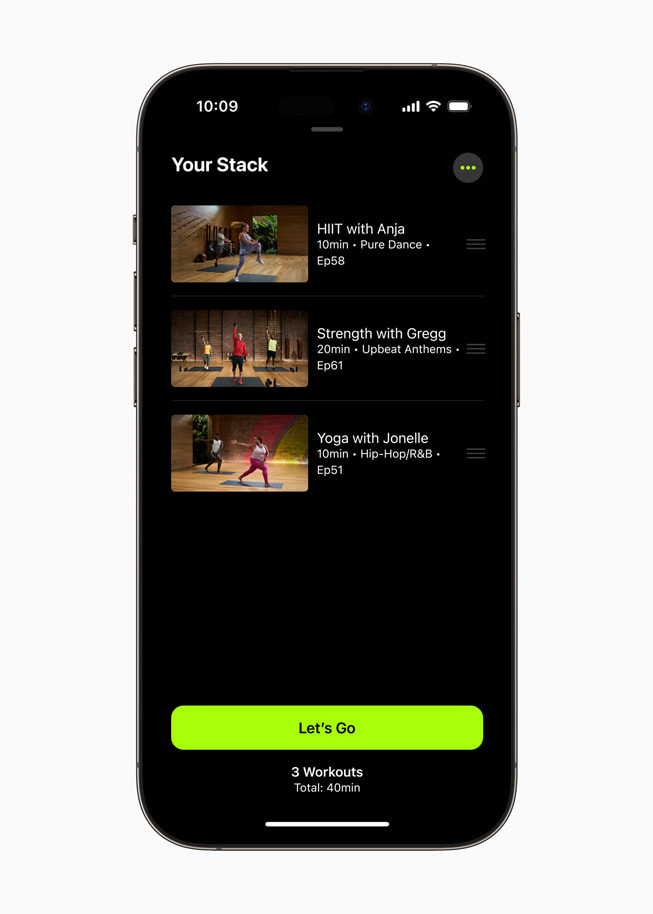 iPhone 14 Pro menampilkan Tumpukan dengan beberapa olahraga Apple Fitness+, termasuk HIIT, Kekuatan, dan Yoga.