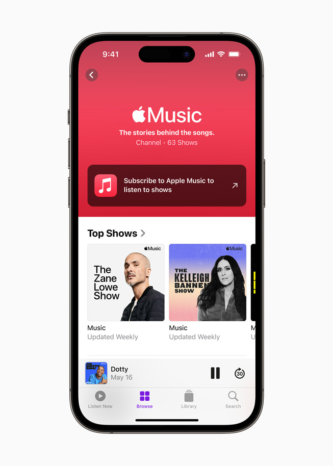 iPhone 14 Pro menampilkan acara radio terbaik di Apple Music.