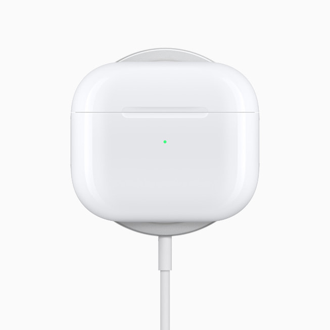 AirPods (????? ??????) ?? ???? MagSafe.
