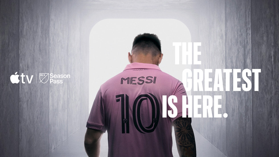 Tampak belakang Lionel Messi dalam kaus Inter Miami CF bertuliskan "Yang terbaik di sini" (“The greatest is here”)