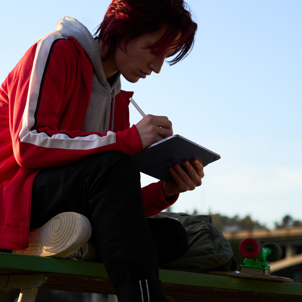 ??? ?????? Apple Pencil ??? iPad Air ??????. 