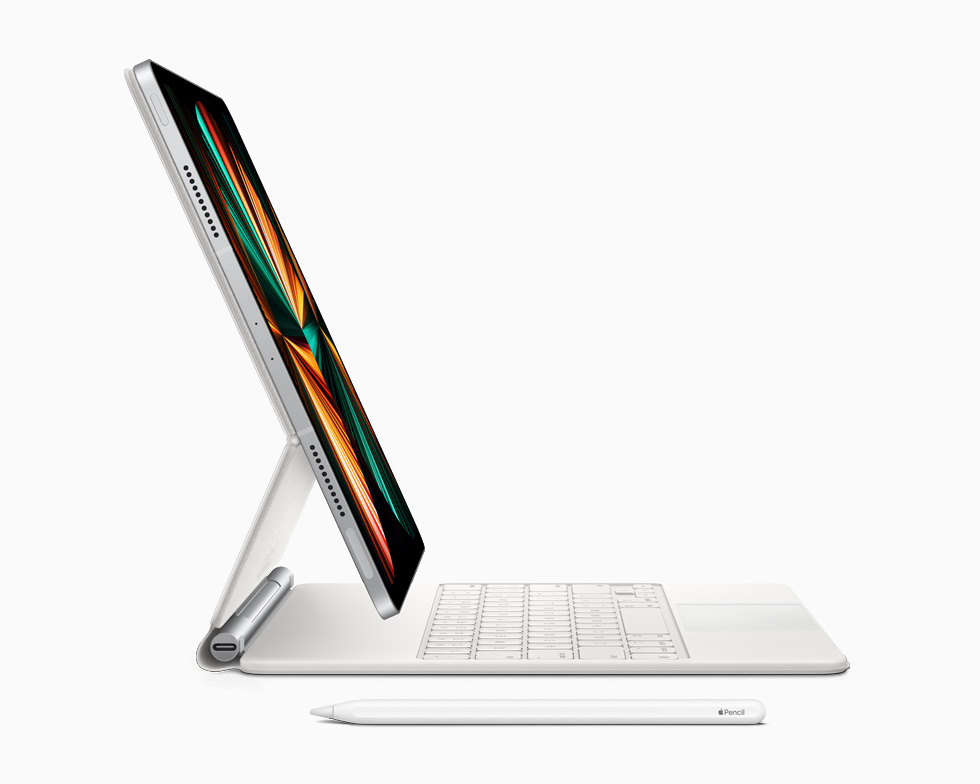 iPad Pro ile Apple Pencil ve Magic Keyboard.
