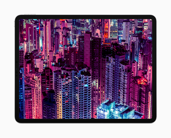 iPad Pro ve kenarlara kadar uzanan, k??eleri yuvarlat?lm?? Liquid Retina ekran?.