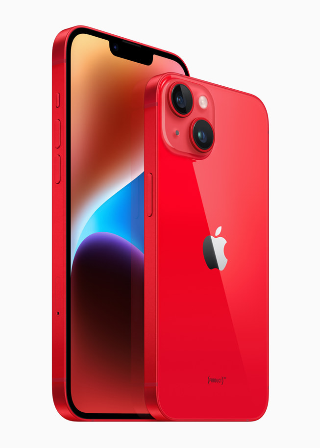 PRODUCT(RED) renginde iPhone?14 ve iPhone?14?Plus g?steriliyor. 