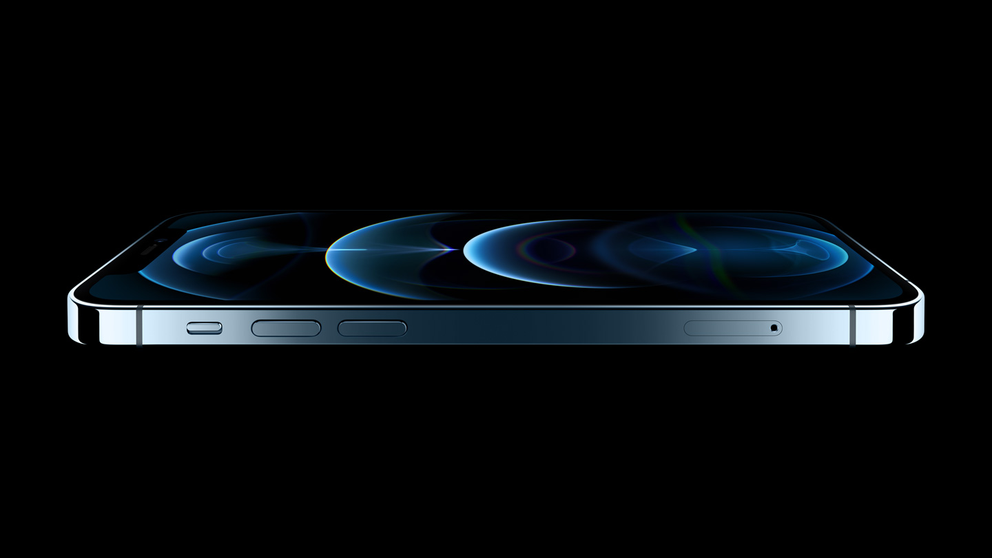 iPhone 12 Pro yatay profilinde düz kenarl? tasar?m? ve Ceramic Shield ?n yüzü g?rülüyor.?