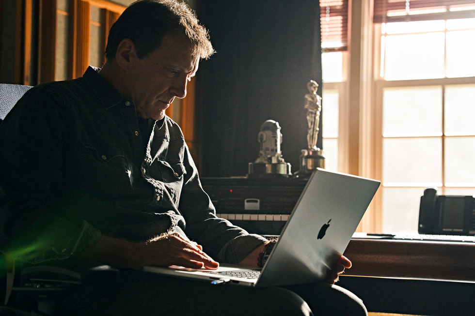 ??? ????? ?????? ???? MacBook ?? Skywalker Sound.