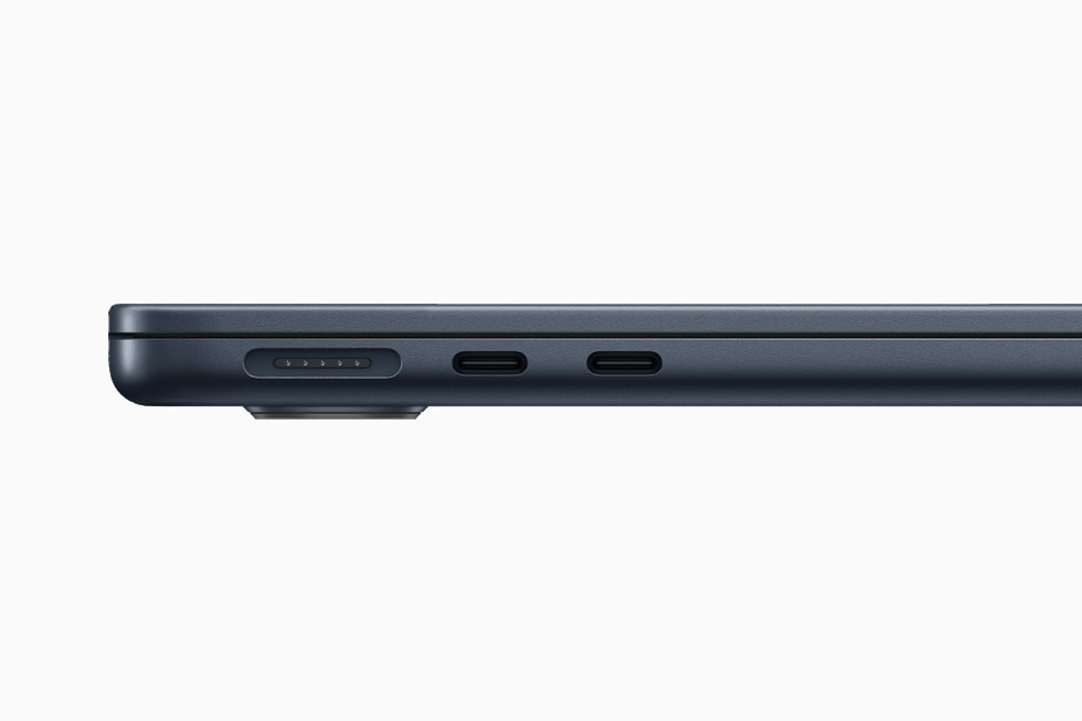 Gece yar?s? MacBook Air’deki MagSafe ve iki adet Thunderbolt ba?lant? noktas?n?n yak?ndan g?rüntüsü.