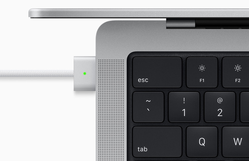 MacBook Pro’daki MagSafe 3 g?steriliyor.
