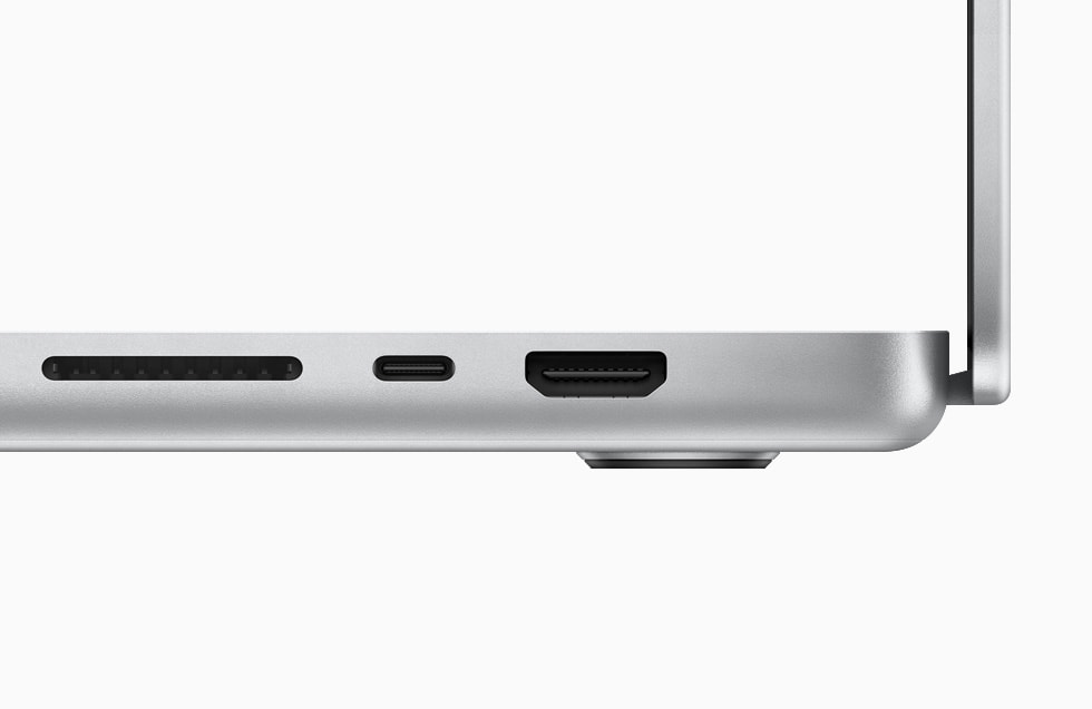 Yeni MacBook Pro’nun yan k?sm?ndaki ba?lant? noktalar? g?steriliyor.