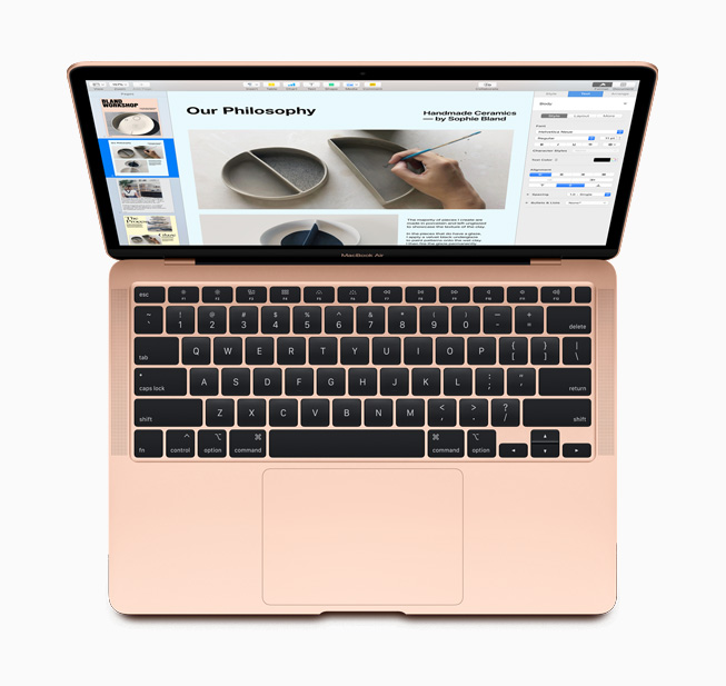 ???? ?????? Magic Keyboard ??????? ?? ???? MacBook Air.