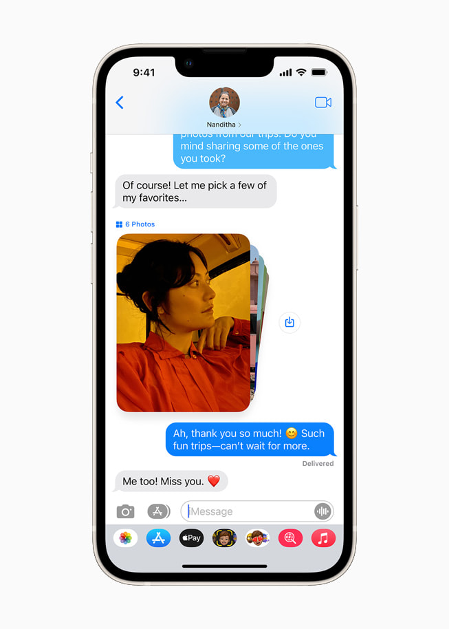iOS 15’in Mesajlar’da foto?raf payla?mak i?in kullan?lan Sizinle Payla??lanlar ?zelli?i y?ld?z ????? renginde bir iPhone 13’te g?steriliyor.
