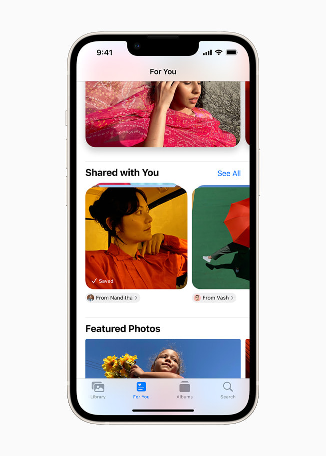 Y?ld?z ????? renginde bir iPhone 13’te Foto?raflar uygulamas?nda iOS 15’in Sizinle Payla??lanlar b?lümü.