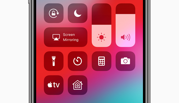 Yeni Apple TV Denetim Merkezi mini uygulamas?n? g?steren Apple iPhone X ekran?