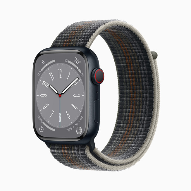 Gece yar?s? rengi alüminyum kasaya sahip yeni Apple Watch Series 8.
