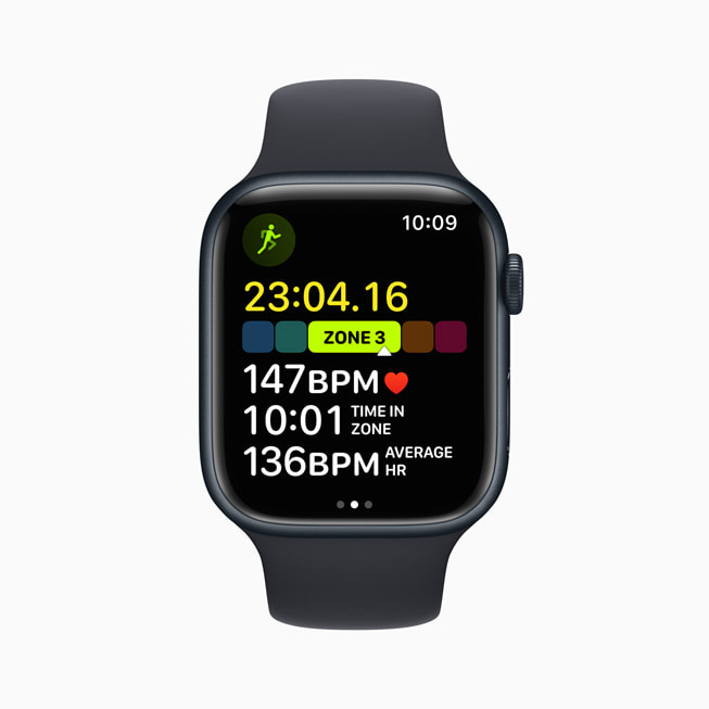 Apple?Watch?Series?8’de Antrenman uygulamas?ndaki yeni Kalp At?? H?z? B?lgeleri ?zelli?i g?steriliyor.