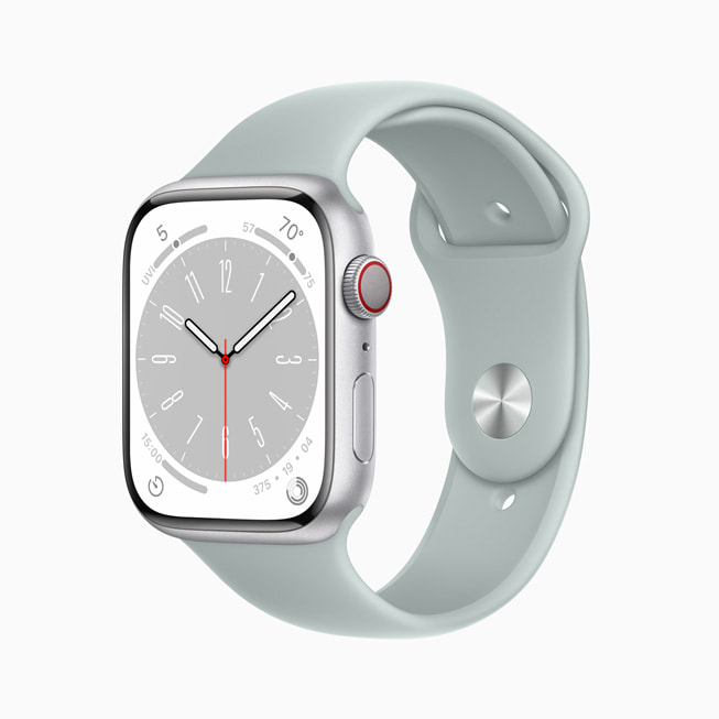 Gümü? rengi alüminyum kasaya sahip yeni Apple Watch Series 8.