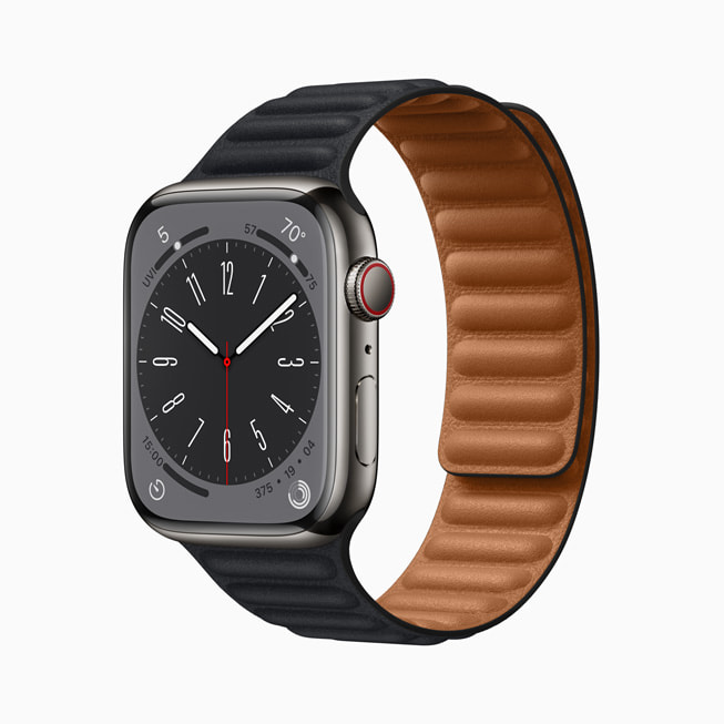 Grafit rengi paslanmaz ?elik kasaya sahip yeni Apple Watch Series 8.