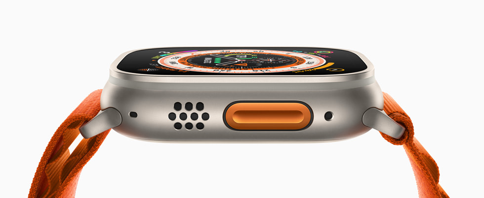 Apple?Watch?Ultra’n?n uluslararas? turuncu renkteki Eylem dü?mesini ve turuncu kay??? g?steren yandan g?rünümü.