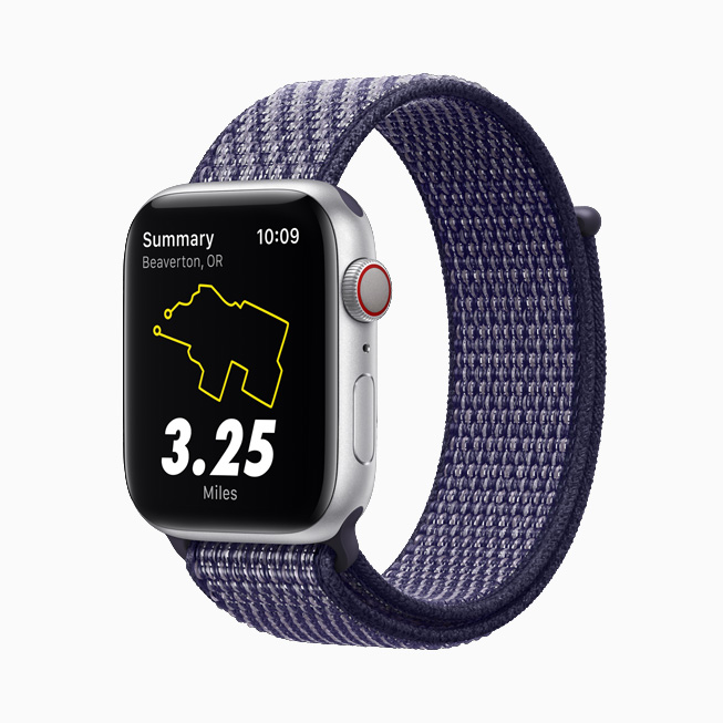 Apple Watch Nike 搭配脈衝紫色運(yùn)動(dòng)型錶環(huán)。