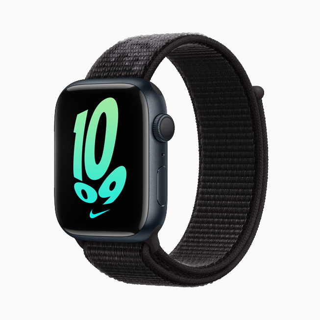 Gece yar?s? Apple Watch Nike ve yeni Bounce saat kadran? g?steriliyor.