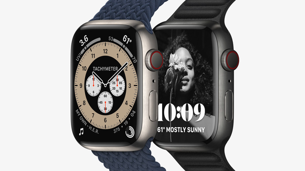 Titanyum Apple Watch Series 7 yeni Contour saat kadran?yla birlikte g?steriliyor.